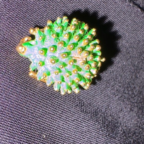 Fabulous Vintage Pins - Picture 7 of 10